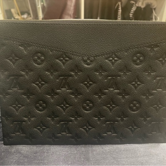Louis Vuitton Pochette 
Monogram Empreinte Leather - Picture 3 of 9